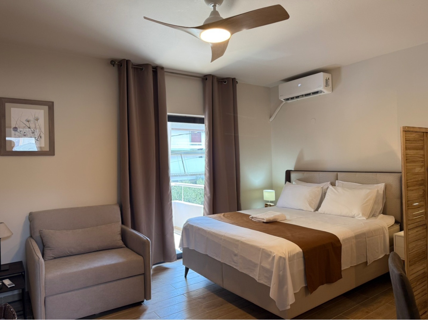 Rivi Apartments — Deluxe Apartment με διπλό κρεβάτι και καθιστικό